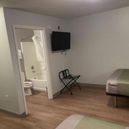 Motel 6-Richmond, Va - I-64 West เฮนริโค ภายนอก รูปภาพ