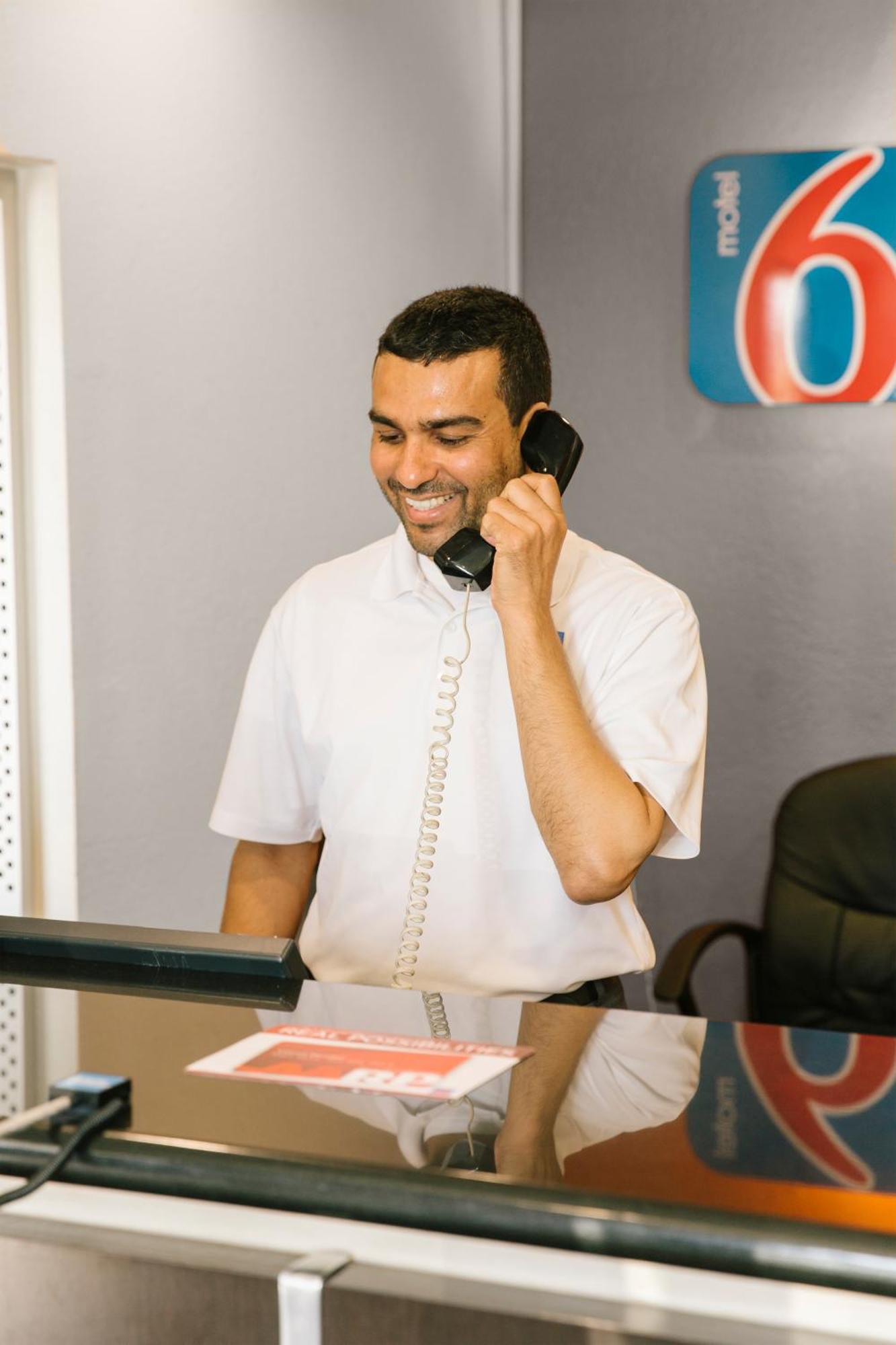 Motel 6-Richmond, Va - I-64 West เฮนริโค ภายนอก รูปภาพ