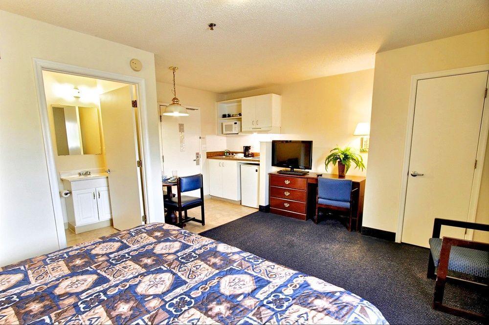 Motel 6-Richmond, Va - I-64 West เฮนริโค ภายนอก รูปภาพ
