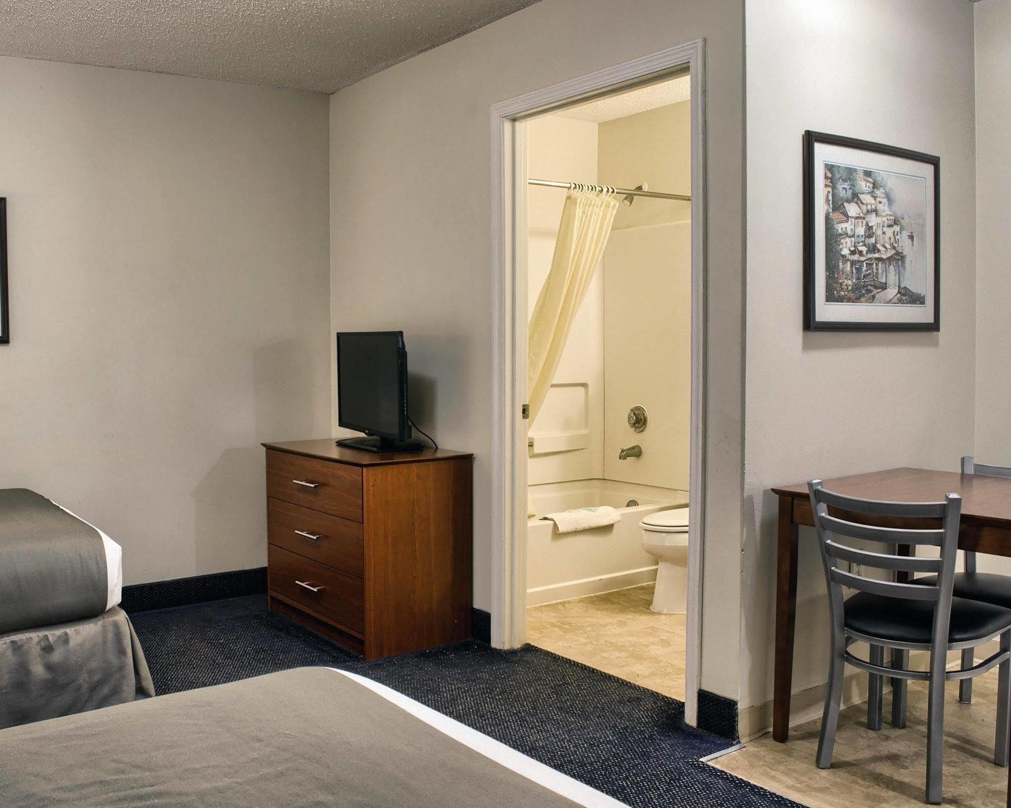 Motel 6-Richmond, Va - I-64 West เฮนริโค ภายนอก รูปภาพ