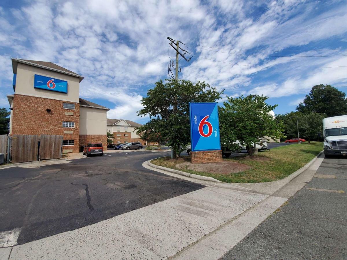 Motel 6-Richmond, Va - I-64 West เฮนริโค ภายนอก รูปภาพ